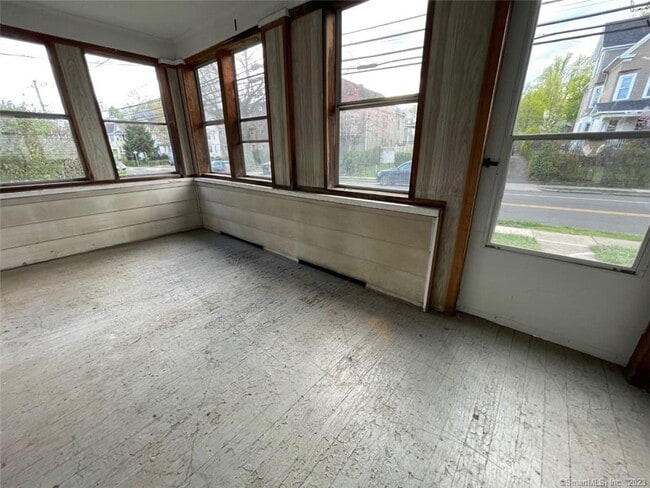Building Photo - 36 Oakwood Ave