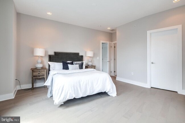 Building Photo - Northern Liberties Townhome with Parking