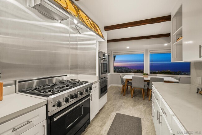 Building Photo - 7201 Country Club Dr