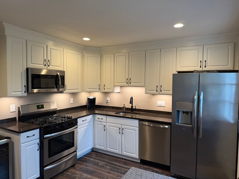 Building Photo - 118 N Bridge St