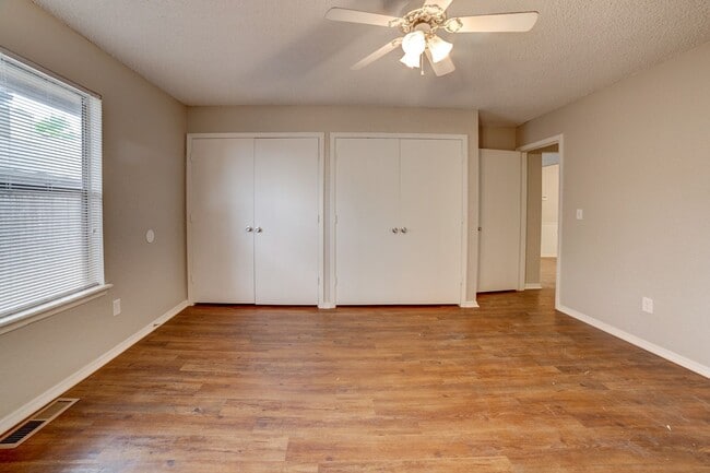 Building Photo - PETS NOT ALLOWED - Newly renovated duplex unit in the heart of midtown Tulsa