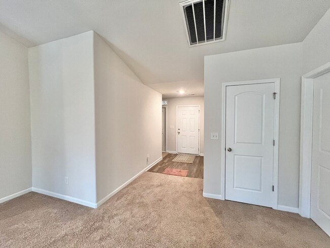 Building Photo - Charming 3BD, 2BA Zebulon Home in a Quiet HOA Community with Amenities