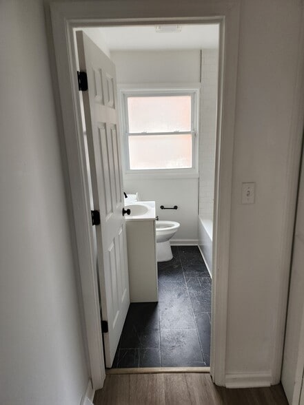 Building Photo - 15731 Lauder St