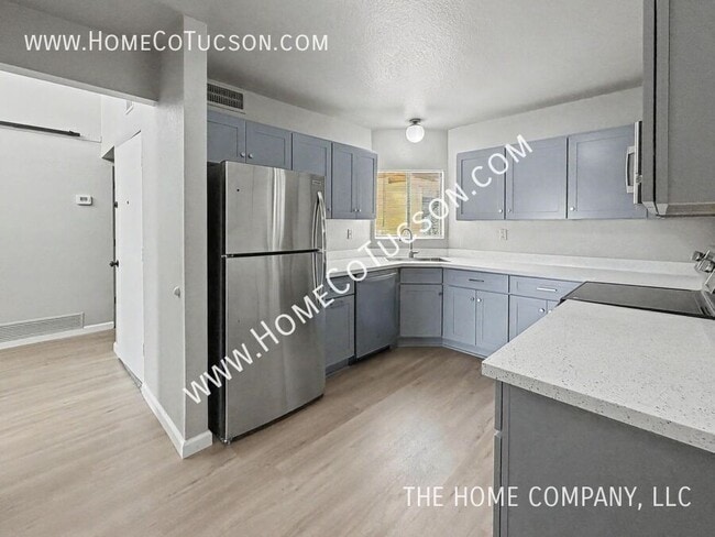 Building Photo - 5108 N Avenida Primera