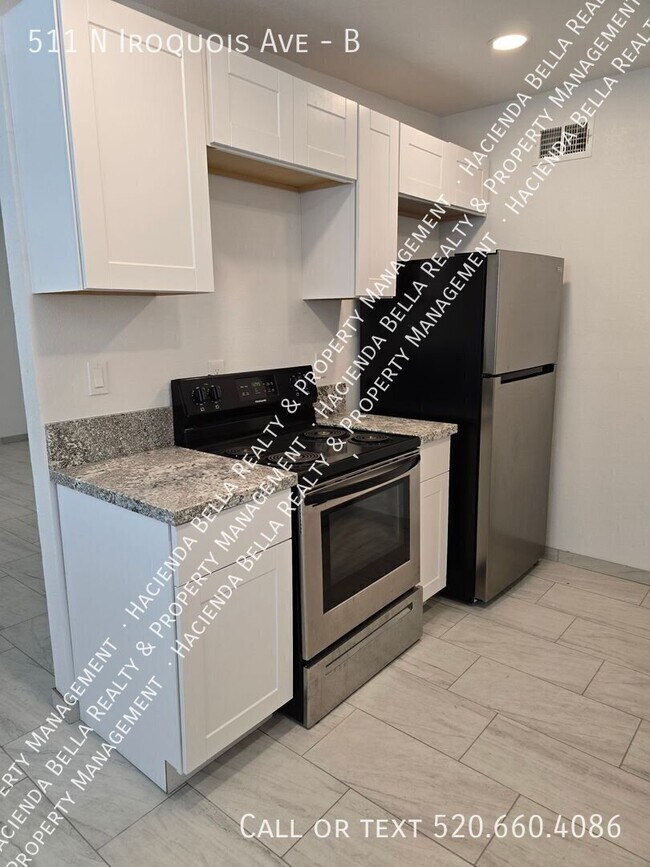 Building Photo - 511 N Iroquois Ave
