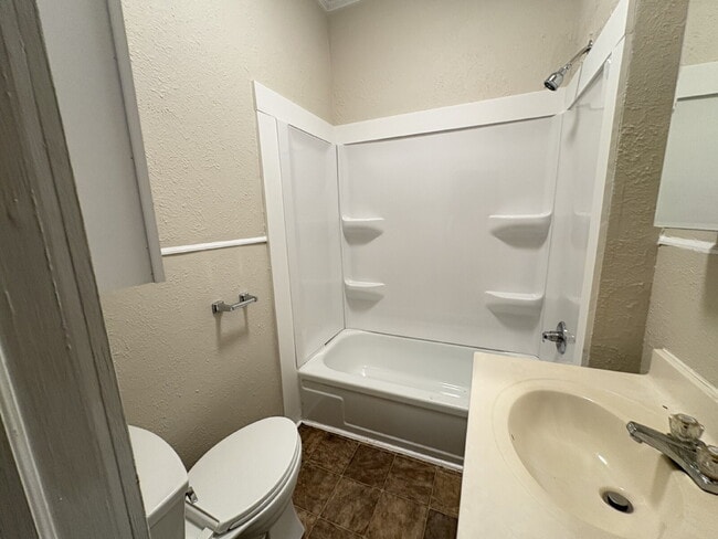 Building Photo - "Charming 4-Bedroom Retreat with 2 Full Ba...