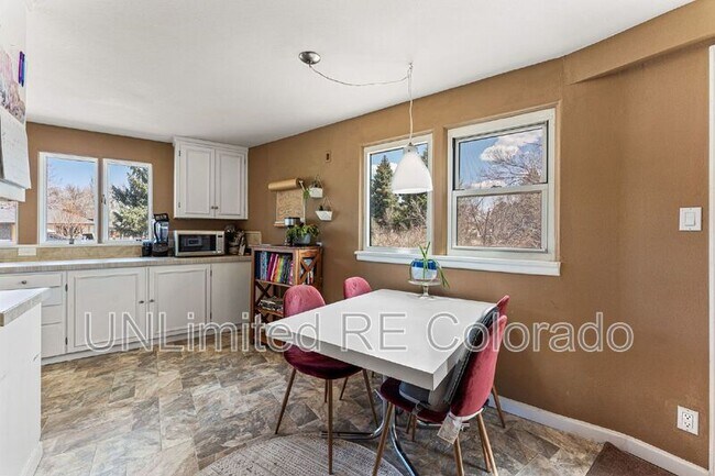 Building Photo - 303 Brentwood St