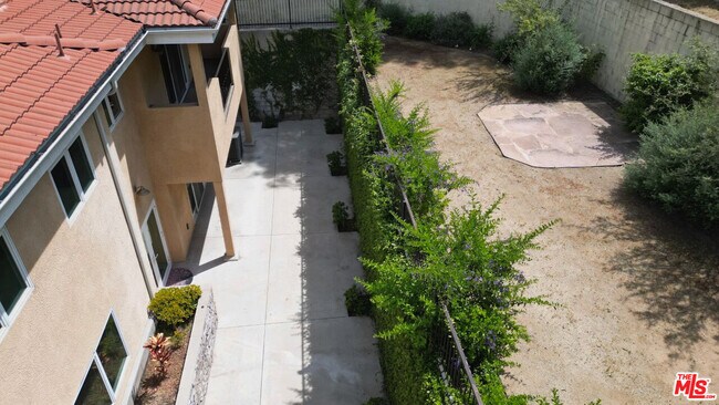 Building Photo - 1630 Bridgeport Dr