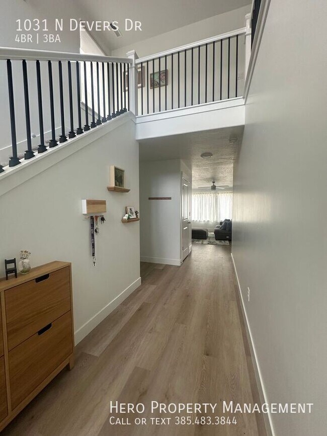 Building Photo - 1031 Devers Dr