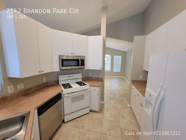 Building Photo - 2142 Brandon Park Cir