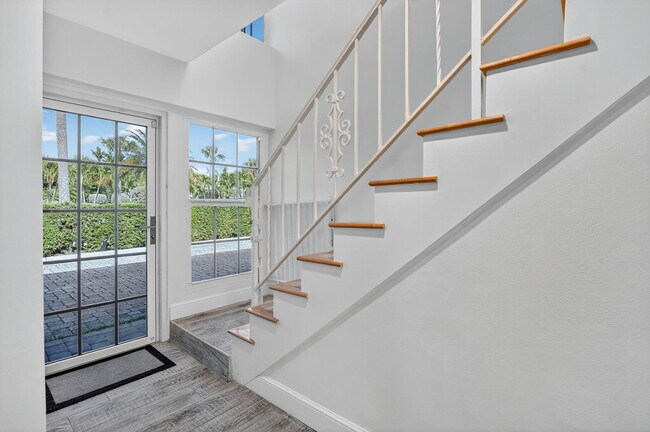 Building Photo - 1194 Hillsboro Mile