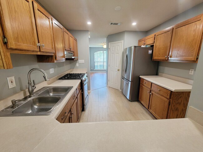 Building Photo - 2256 Orion Lake Dr