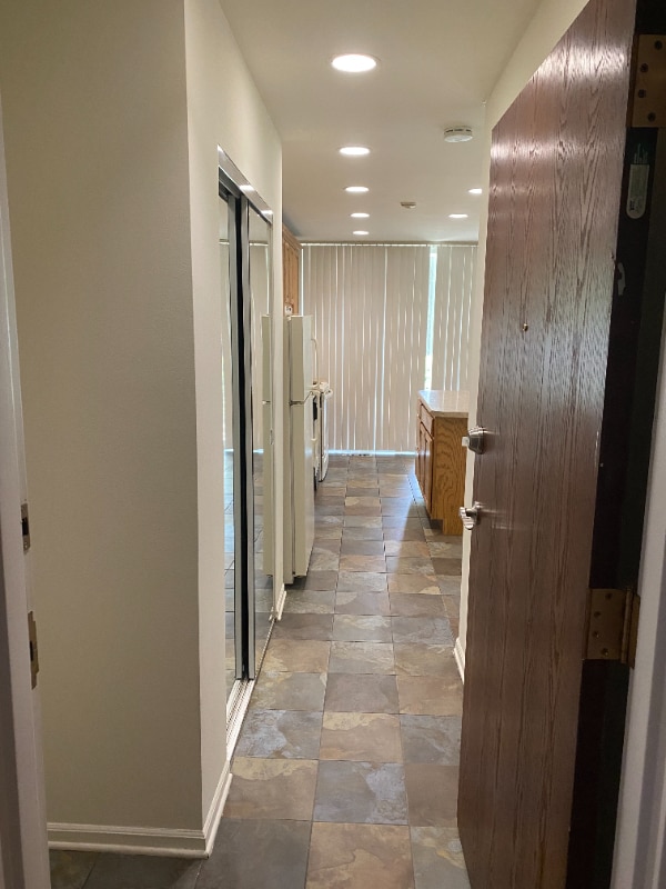 Building Photo - 5550 Abbey Dr