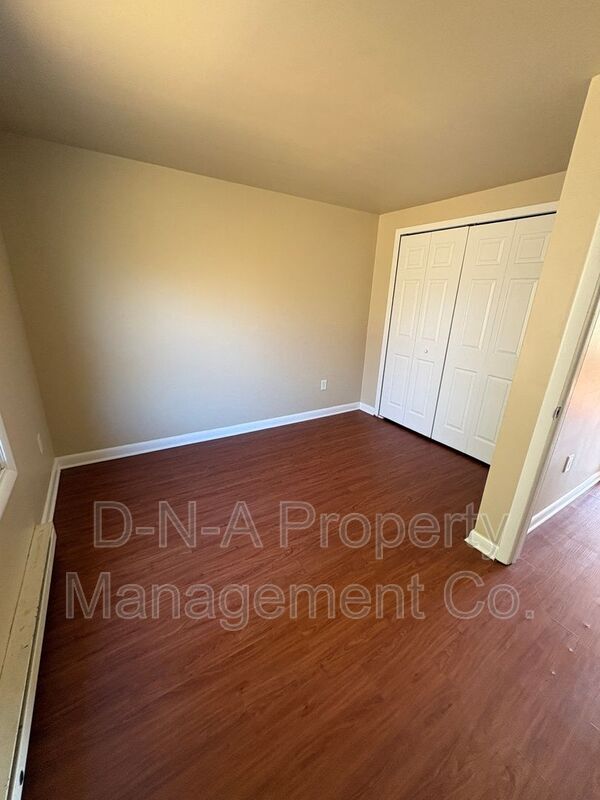 Building Photo - 106 Madison St