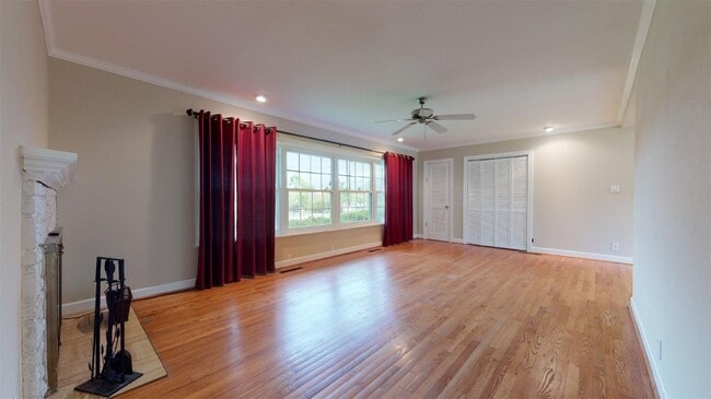 Building Photo - 31 S Tealwood Dr