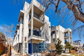 Building Photo - LOCATION LOCATION!! Newly constructed town...