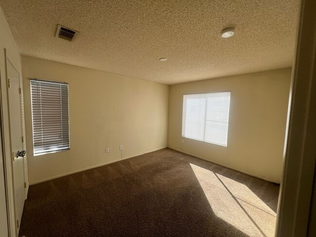 Building Photo - Remodeled 2 bedroom condo