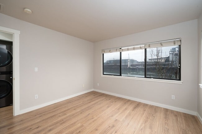 Building Photo - Modern Waterfront Living at The McCormick Pier! Call TODAY to schedule a tour! 503-664-4101