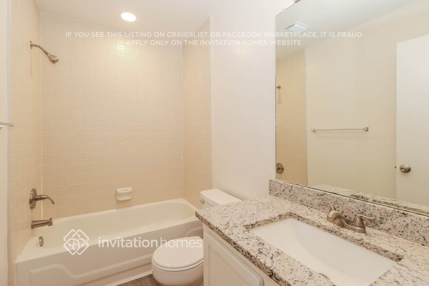 Building Photo - 10 Shallow Pond Pl