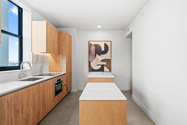 Building Photo - 11 NE 6th St