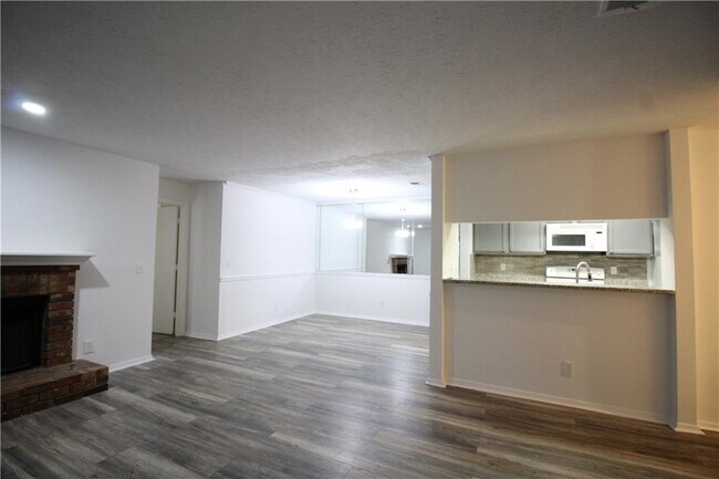 Building Photo - 204 Warm Springs Cir