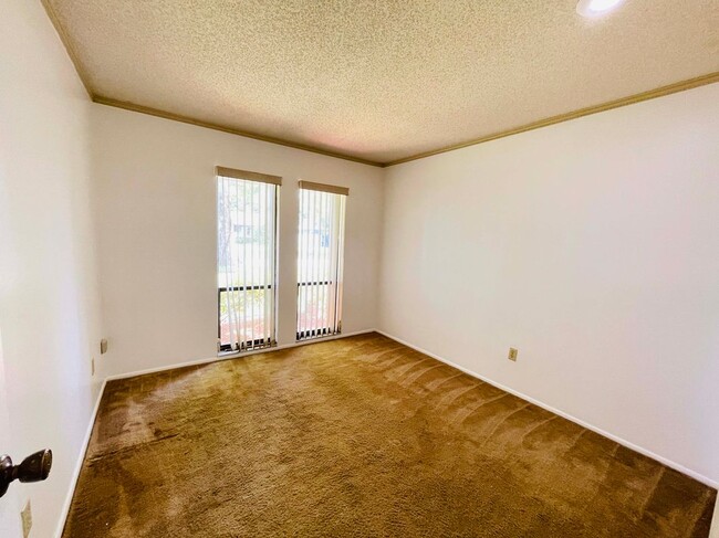 Building Photo - 428 Breakwater Dr