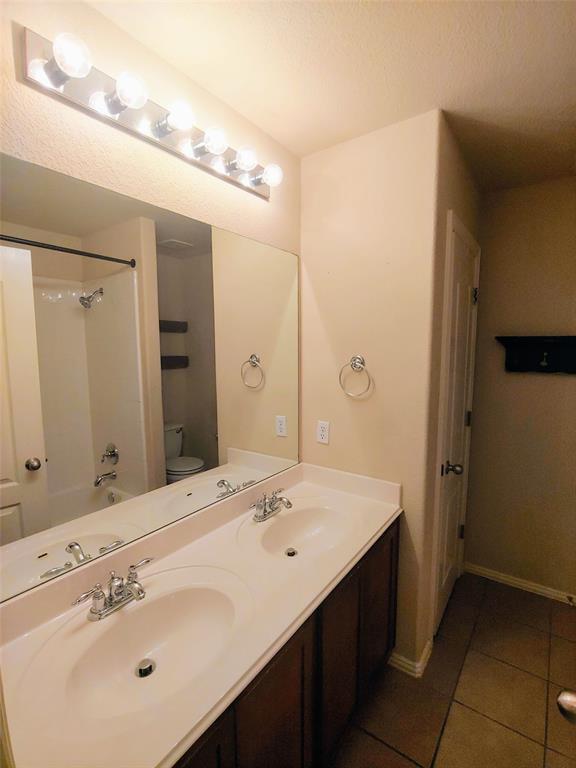 Building Photo - 1601 Lions Den