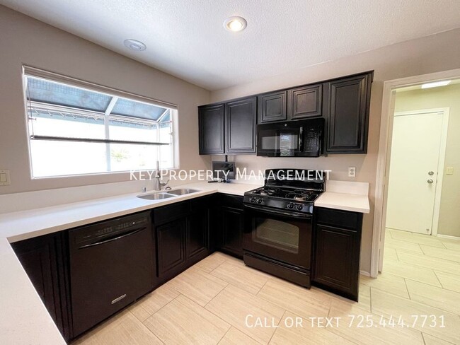 Building Photo - REMODELED 2 BEDROOM 2 BATH TOWNHOME ON THE...