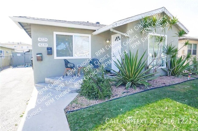 Building Photo - Large 3bd/1ba Duplex 1200sq with front and...