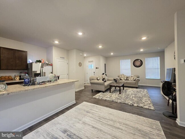 Building Photo - 407 Stream Valley Ct