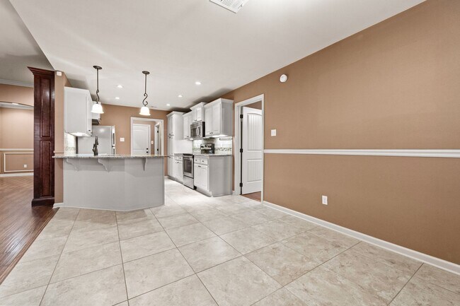 Building Photo - 2009 Ingleside Dr
