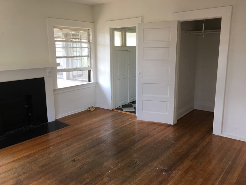 Building Photo - 937 N Benton Way