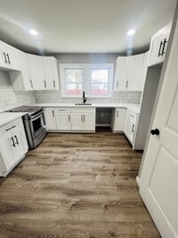 Building Photo - 80 E 1st St