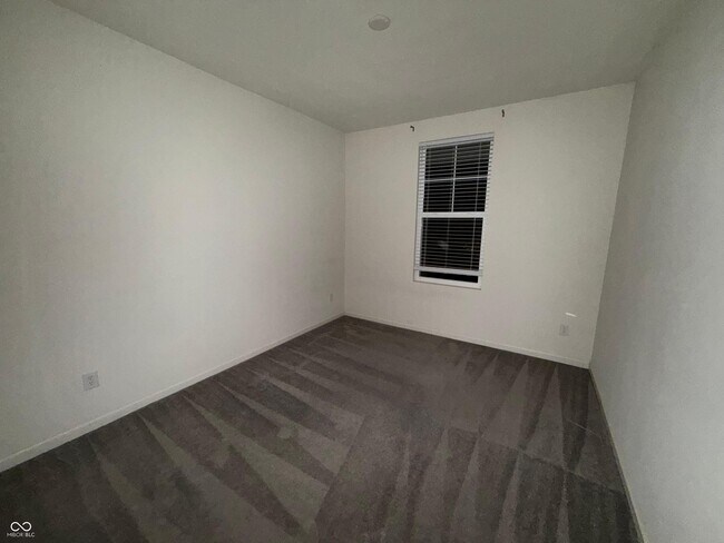 Building Photo - 15545 Westmoor Ave