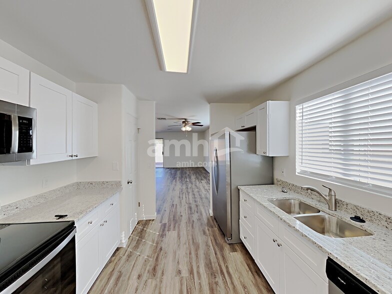 Building Photo - 18315 N 144th Ave