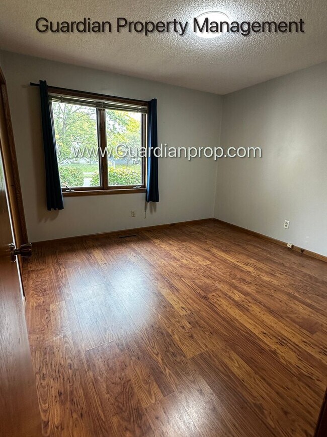 Building Photo - Maple Grove Single Family Home, 2 Car Garage, Dishwasher, Solar, Available Now