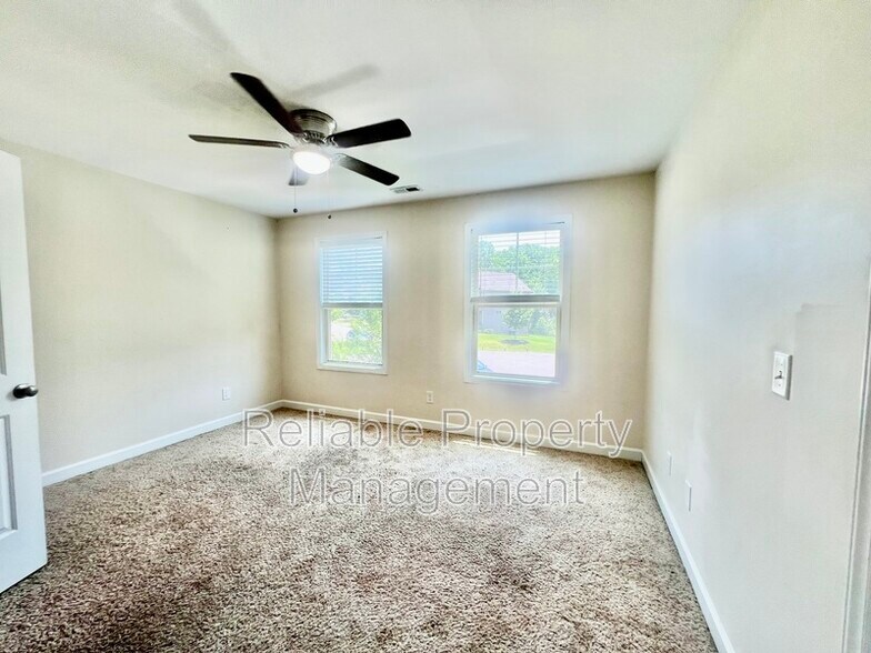Building Photo - 137 Bobby Ray Ct
