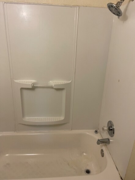 Building Photo - 6841 S Creek Dr