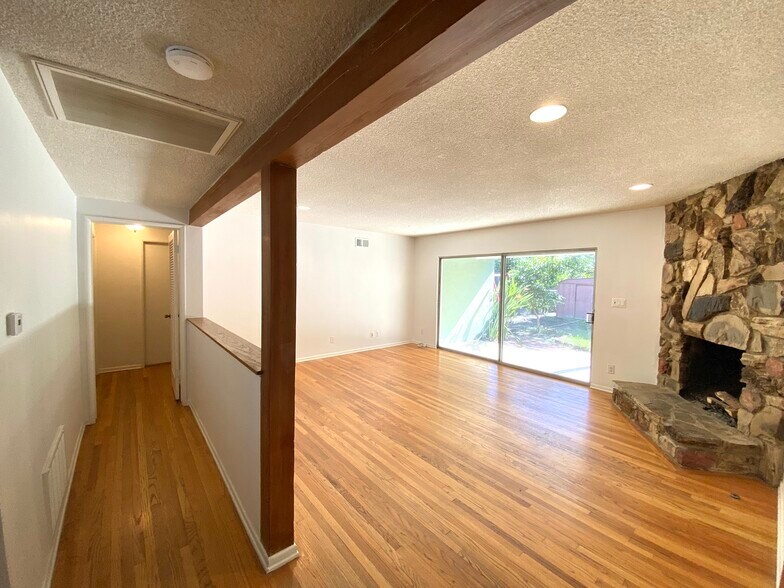 Building Photo - 18246 Sunburst St