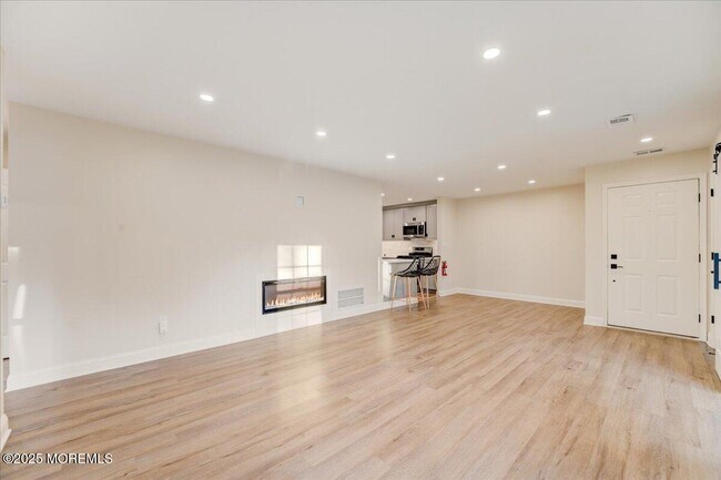 Building Photo - 152 Frontier Way