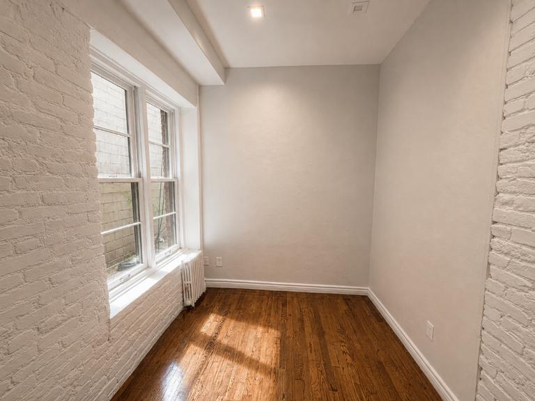 Building Photo - 57 Thompson St
