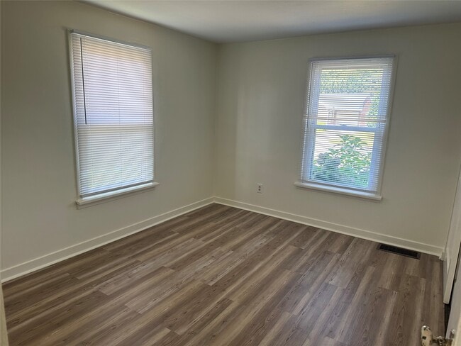 Building Photo - 1034 Western Ln