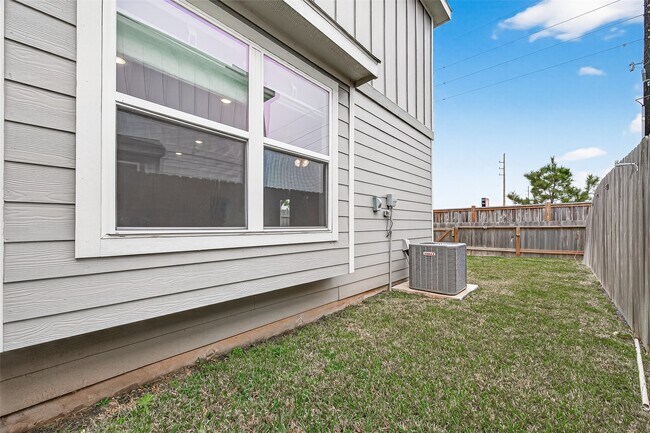 Building Photo - 27926 Western Crk Ct