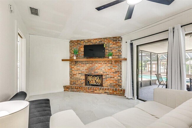 Building Photo - 920 Lakeview Dr