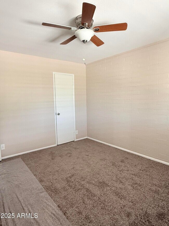 Building Photo - 12247 N Cherry Hills Dr W