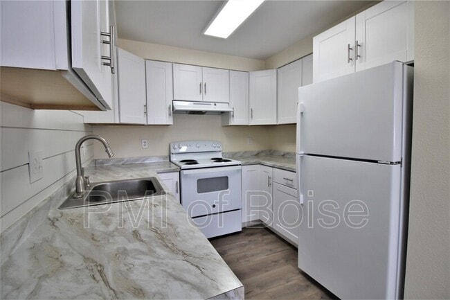 Building Photo - 3240 W Malad St