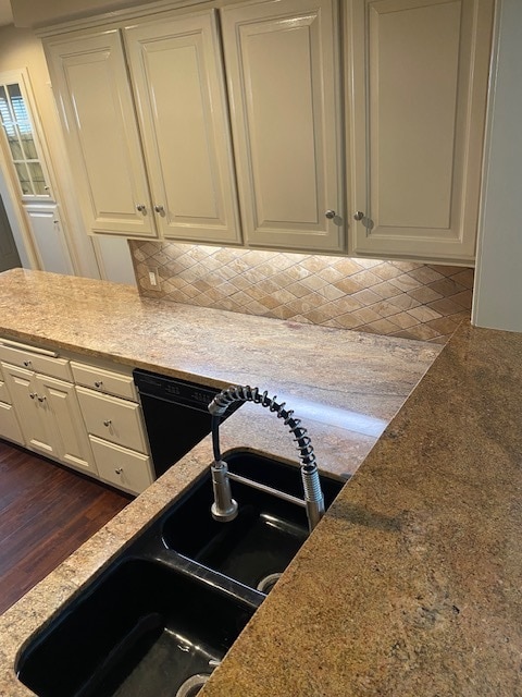 Building Photo - 2000 Karen St