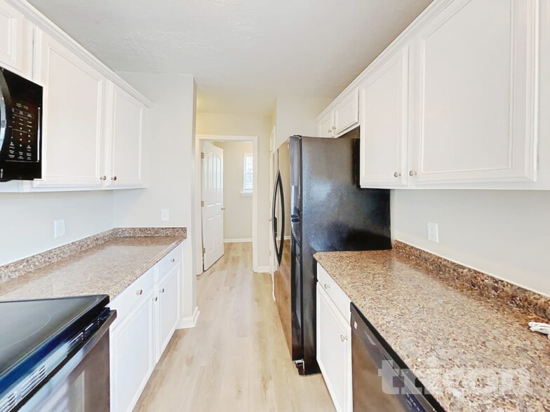 Building Photo - 1421 E Nir Shreibman