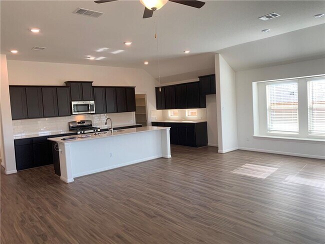 Building Photo - 413 Hereford Lp