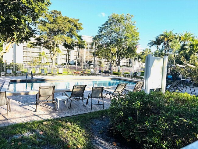 Building Photo - 2601 S Course Dr